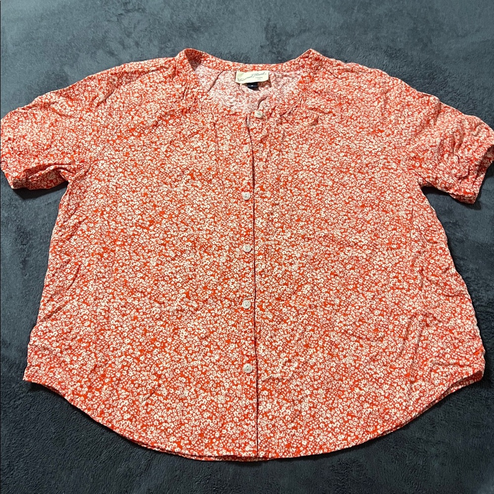 Universal Thread women’s medium button down dress shirt red white florals